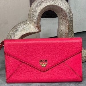 🌵MCM Wristlet/Clutch medium size, in red pink color🌵